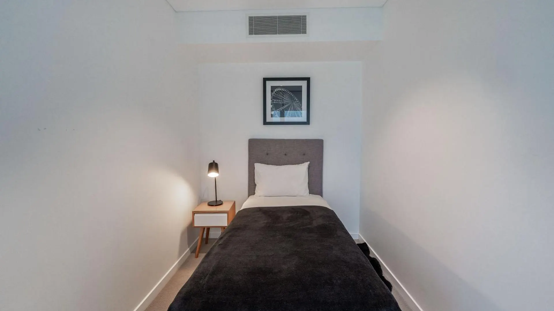Cbd Riverview 2B1B Apt W Shared Pool, Gym Brisbane Australia